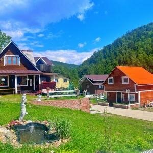 Байкальское Поместье-Листвянка / Baikalskoe Pomestye-Listvyanka, Забронировать Отель Никола Байкальский тракт