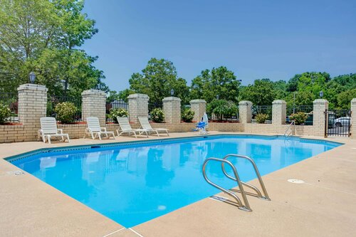 Days Inn by Wyndham Newport News City Center Oyster Point, Забронировать Отель Ньюпорт-Ньюс Вирджиния