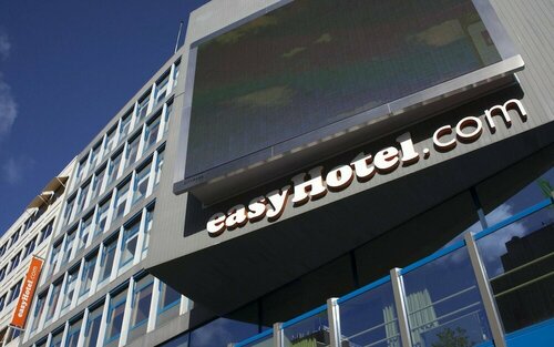 easyHotel Rotterdam City Centre, Забронировать Отель Отели Северного Брабанта с парковкой, Парковка