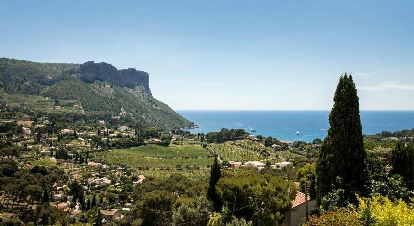 La Demeure Insoupçonnée, chambre dhôtes et gîtes à Cassis, spa, piscine, vue mer