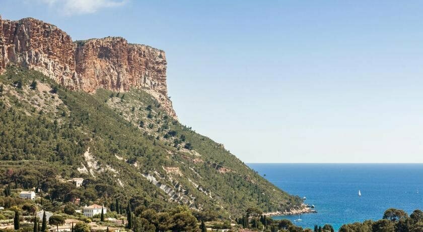 La Demeure Insoupçonnée, chambre dhôtes et gîtes à Cassis, spa, piscine, vue mer
