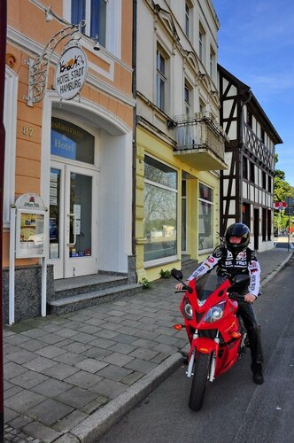 Brockis Hotel Stadt Hamburg, Забронировать Отель Пархим 