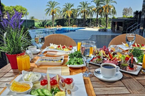 Wyndham Grand Izmir Ozdilek Thermal & Spa, Забронировать Курортный отель Балцова Измир