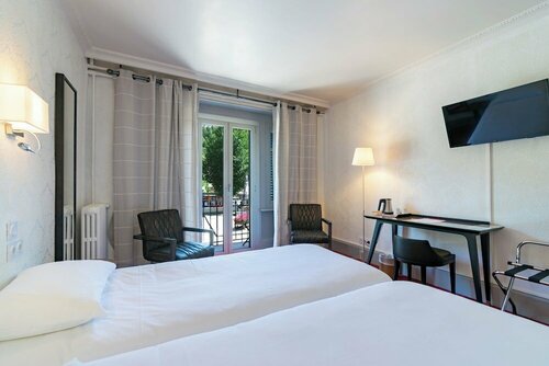 Hôtel-Restaurant Le Lac, Book Hotel Hoteller i Burgund med parkering, Parkering
