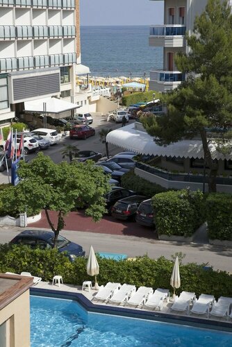Hotel AMALFI & Restaurant Karaoke Bar, Забронировать Отель Лидо ди Езоло Riviera Ovest