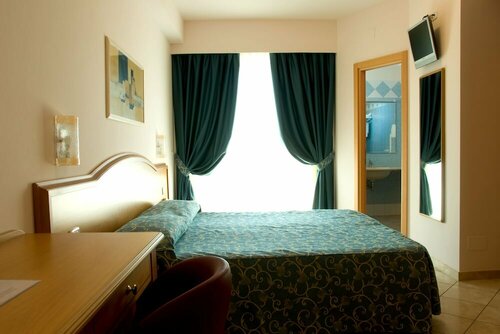Roses Hotel, Book Hotel Roseto degli Abruzzi Rom
