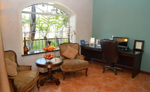 Dynasty Suites Redlands, Prenota Hotel Redlands California