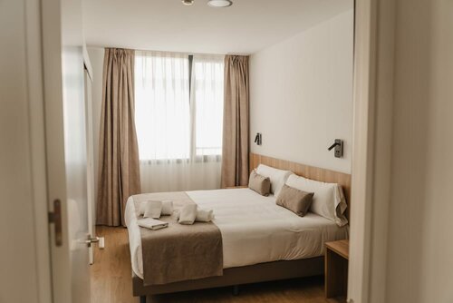 EsZentrico Suites Jerez, Забронировать Отель Отели Херес-де-ла-Фронтера с бассейном, рядом с Винотека Педро Домек, Бассейн