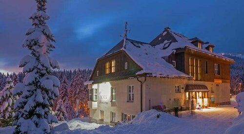 Hotel Domovina, Забронировать Отель Отели Шпиндлерув-Млин с парковкой, рядом с Горнолыжный подъемник Святого Петра на горе План, Парковка