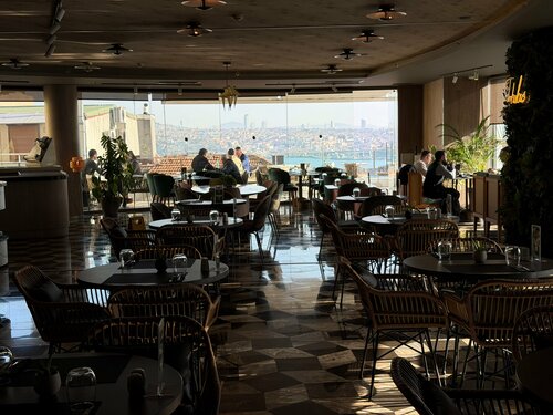Opera Hotel Bosphorus - Preferred Hotels and Resorts, Забронировать Отель Отели Стамбула с парковкой, рядом с Паромный порт Принцевых островов, Парковка
