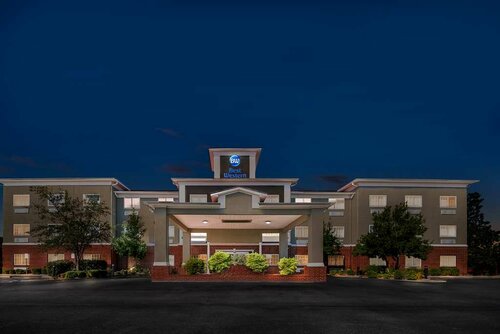 Best Western Plus Presidential Hotel & Suites - Pine Bluff, Book Hotel Hoteller i Ozark med pool, Swimmingpool