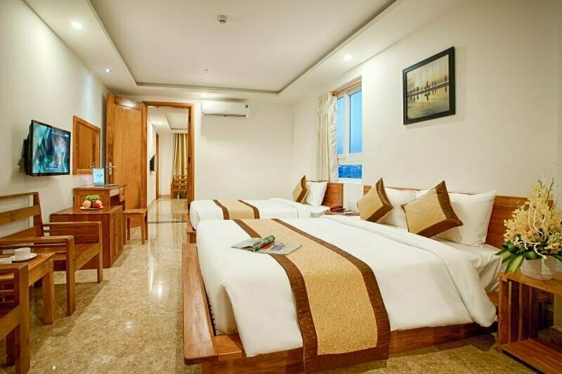 Titan Hotel