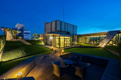 De Botan Srinakarin Hotel & Residence, Забронировать Отель Отели Бангна с парковкой, рядом с Торговый центр Парадайз Парк, Парковка