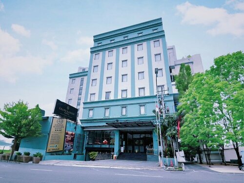 Grand Kangen Hotel Urip Sumoharjo, Rezerwuj Hotel Hotele w Mergangsan z Basenem, Basen