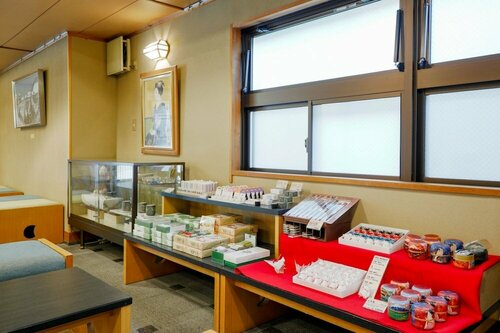 Ryori Ryokan Karaku, Брондау Қонақ үй Kyoto Japan, Old Rissei Elementary School маңындағы