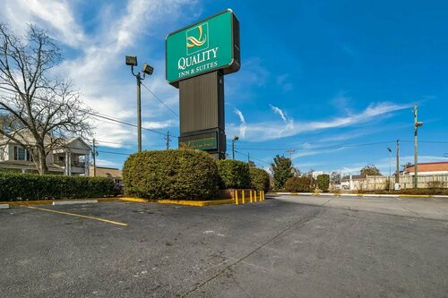 Quality Inn & Suites Conference Center Statesboro Historic District, Prenota Hotel Hotel a Georgia con parcheggio, Parcheggio
