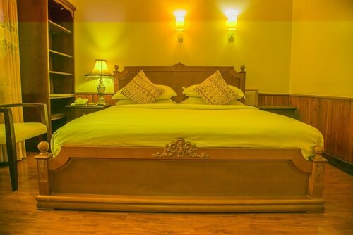 Shangri-la Hotel Uganda, Varaa Hotelli Hotellit Kampala uima-altaalla, lähellä Independence Monument, Uima-allas