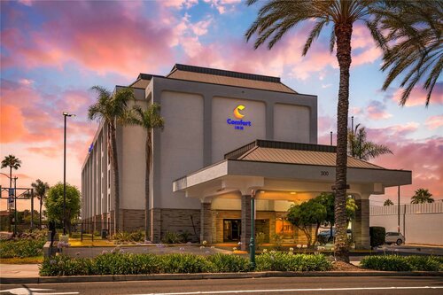 Comfort Inn Anaheim Resort, Забронировать Курортный отель Анахайм Disneyland California