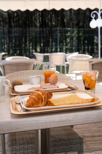 Logis Hôtel la Forestière Rest. lInstant Gourmet, Reserva ahora Hotel Hoteles en Aquitania con piscina, Piscina