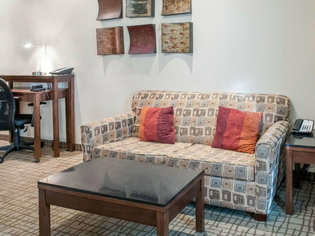 Comfort Suites