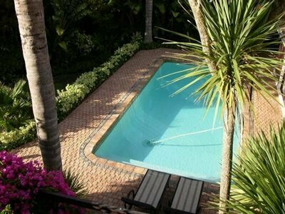 Aziza Guest House, Book Pension Hoteller i George Central med pool, Swimmingpool