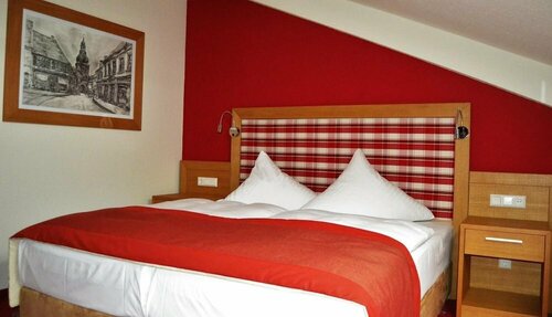 Hotel & Restaurant Waldcafe Hettstedt, Book Hotel Hoteller i Garz med parkering, Parkering