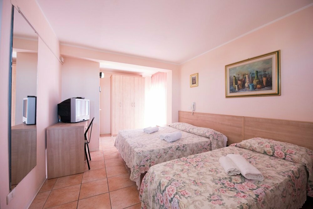 Hotel Settebello Ceredi Of Silvia & C. SAS