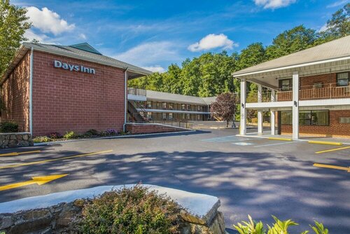 Elmsford, Book Hotel  