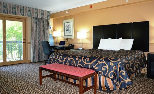New World Inn, Забронировать Мотель Отели Барре с бассейном, рядом с UVM Health Network - Central Vermont Medical Center, Бассейн