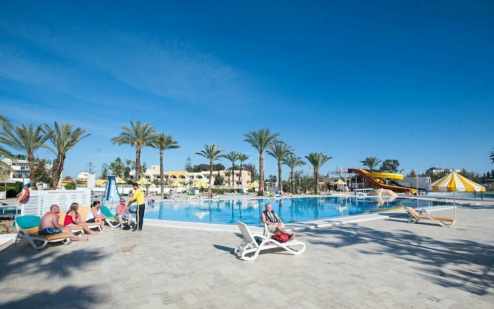 Riviera Hotel - Family only