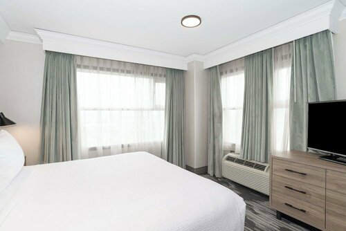 Sandman Signature Toronto Airport Hotel, Prenota Hotel Hotel a Ontario con piscina, Piscina