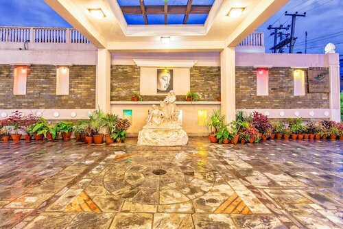 Da Yatra Courtyard Hotel & Resort, Забронировать Курортный отель Отели провинции Гандаки-Прадеш с бассейном, Бассейн