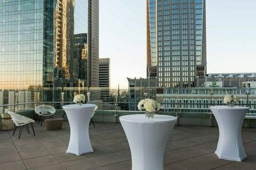 SpringHill Suites by Marriott Charlotte City Center, Забронировать Отель Отели Шарлотте с парковкой, рядом с Концертная площадка Северной Каролины Music Factory, Парковка