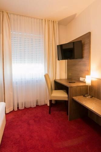 Hotel Restaurant Jaegerhof, Забронировать Отель Отели Керпен с завтраком, Завтраки
