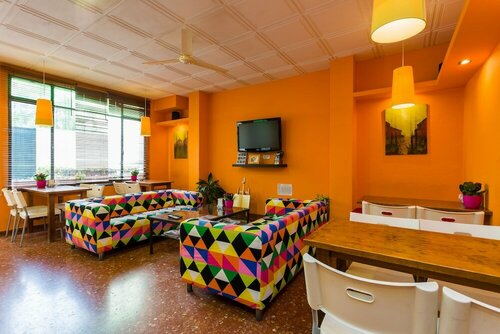 Sol y Miel Hostal, Varaa Hostelli Costa del Sol hostellit, Hostelli