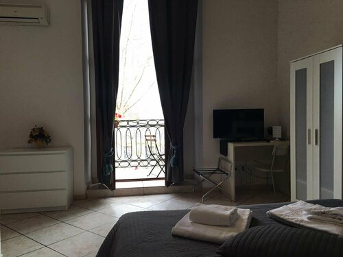 B&B Platamone, Забронировать Отель Отели Катании с парковкой, рядом с Кафедральный собор Катании, Парковка