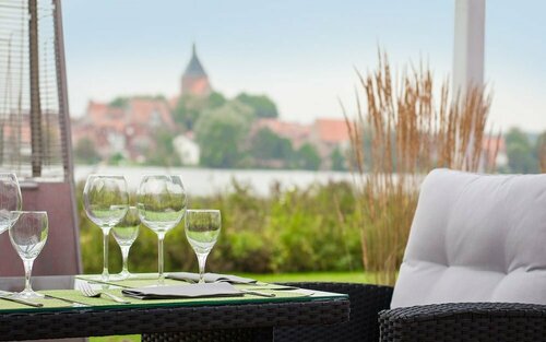 Seehotel Schwanenhof, Buchen Sie Hotel Mölln Lauenburgische Seen
