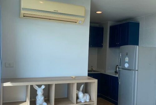The Beach Bangsaen by Thanthita next to Wonnapa beach FREE DISNEY PLUS, Забронировать Апартаменты/квартира Отели Бангсэн с парковкой, Парковка