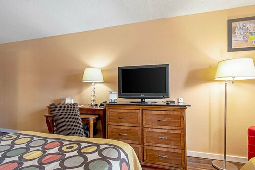 Econo Lodge, Book Hotel Utica New York State