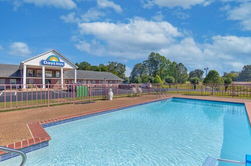 Days Inn by Wyndham Savannah, Book Hotel Hoteller i Tennessee med parkering, Parkering