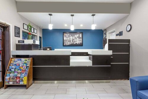 Super 8 by Wyndham Bakersfield South CA, Book Hotel Bakersfield California
