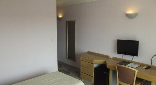 HOTEL LA QUIETUDE, Забронировать Отель Леp-Иссамбр Сен-Тропе залива