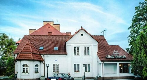 Dom Goscinny Bialy Dworek, Prenota Hotel Czluchow Pomerania