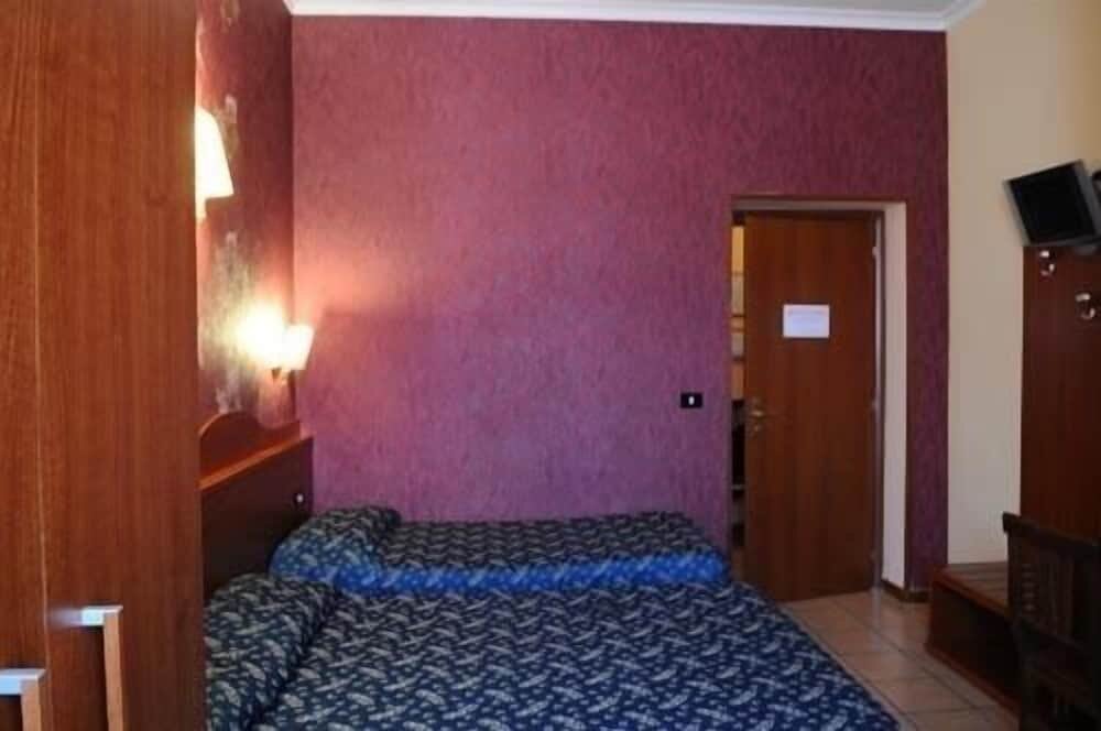 Guest House Rojo - Termini station Rome