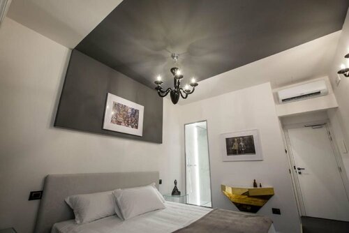 The Boutique Napoli Suite, Забронировать Бутик-отель Бутик-отели Неаполя, рядом с Площадь Св. Доменико Великого, Бутик-отель