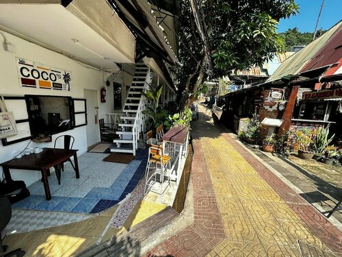 Coco's Guest House, Забронировать Отель о. Пхи-Пхи Краби, рядом с Паромный причал Тонсай