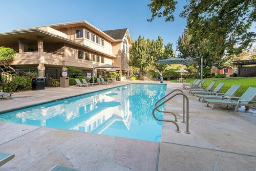 RiverPointe Napa Valley Resort, Забронировать Курортный отель Напа Винная долина Напа, рядом с Парк для скейтбординга в Напе