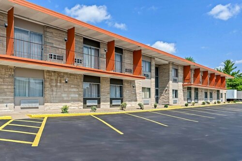 Travelodge by Wyndham Bloomington, Забронировать Отель Блумингтон Индиана