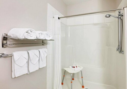 Ramada by Wyndham Cold Lake, Prenota Hotel Cold Lake Alberta