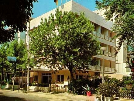 Hotel Morri, Забронировать Отель Отели Риччоне по системе «всё включено», рядом с Улица Виале-Чеккарини, Всё включено